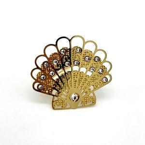 10k gold platted brass shell pin from the Danbury Mint